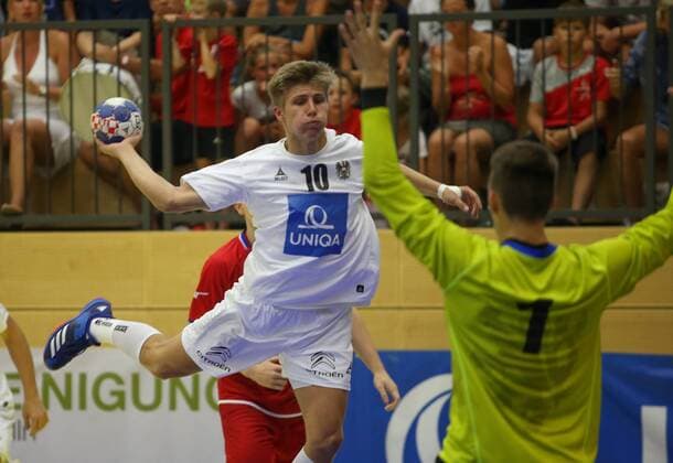 HANDBALL - EURO 2018, AUT vs CZE TULLN,AUSTRIA,19.AUG.18 - HANDBALL - EHF European Championship EM Europameisterschaft U18, international match Länderspiel AUT vs CZE, final. Image shows Tobias Auss (AUT) and Simon Mizera (CZE). GEPAxpictures xMarioxKneisl