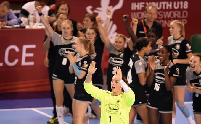 Handball, Damen, U 18 WM, Länderspiel, Deutschland - Dänemark 2018.08.19 Kielce Pilka reczna Mlodziezowe Mistrzostwa Swiata w Pilce Recznej Kobiet do lat 18 Niemcy - Dania N z radosc Niemcy Carley Zenner Foto Lukasz Sobala Press Focus 2018.08.19 Kielce Handball IHF Youth U18 Womens World Germany - Denmark radosc Niemcy Carley Zenner Credit: Lukasz Sobala Press Focus NEWSPIX.PL --- Newspix.pl  20180819PF_LS160