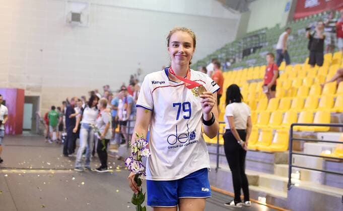 2018.08.19 Kielce Pilka reczna Mlodziezowe Mistrzostwa Swiata w Pilce Recznej Kobiet do lat 18 Final Wegry - Rosja N z Radosc wygrana 1 miejsce mistrzostwo swiata mistrzynie swiata Rosja podium puchar winner Levchina Ekaterina Foto Lukasz Sobala Press Focus 2018.08.19 Kielce Handball IHF Youth U18 Womens World Final Hungary - Russia Radosc wygrana 1 miejsce mistrzostwo swiata mistrzynie swiata Rosja podium puchar winner Levchina Ekaterina Credit: Lukasz Sobala Press Focus NEWSPIX.PL --- Newspix.pl  20180819PF_LS740