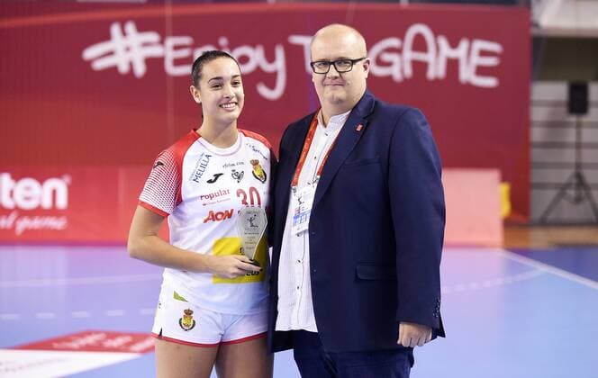 2018.08.19 Kielce Pilka reczna Mlodziezowe Mistrzostwa Swiata w Pilce Recznej Kobiet do lat 18 Hiszpania - Holandia N z MVP MARTINEZ RUIZ Elena Foto Lukasz Sobala Press Focus 2018.08.19 Kielce Handball IHF Youth U18 Womens World Championship WM Weltmeisterschaft 2018 Spain - Netherlands MVP MARTINEZ RUIZ Elena Credit: Lukasz Sobala Press Focus NEWSPIX.PL --- Newspix.pl  20180819PF_LS067
