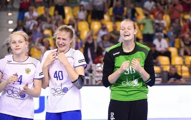 2018.08.19 Kielce Pilka reczna Mlodziezowe Mistrzostwa Swiata w Pilce Recznej Kobiet do lat 18 Final Wegry - Rosja N z radosc Rosja Sinelnikova Alina Vereshchak Anna Foto Lukasz Sobala Press Focus 2018.08.19 Kielce Handball IHF Youth U18 Womens World Final Hungary - Russia radosc Rosja Sinelnikova Alina Vereshchak Anna Credit: Lukasz Sobala Press Focus NEWSPIX.PL --- Newspix.pl  20180819PF_LS581