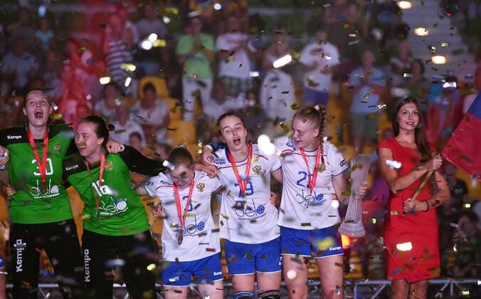 2018.08.19 Kielce Pilka reczna Mlodziezowe Mistrzostwa Swiata w Pilce Recznej Kobiet do lat 18 Final Wegry - Rosja N z Radosc wygrana 1 miejsce mistrzostwo swiata mistrzynie swiata Rosja podium puchar winner Foto Lukasz Sobala Press Focus 2018.08.19 Kielce Handball IHF Youth U18 Womens World Final Hungary - Russia Radosc wygrana 1 miejsce mistrzostwo swiata mistrzynie swiata Rosja podium puchar winner Credit: Lukasz Sobala Press Focus NEWSPIX.PL --- Newspix.pl  20180819PF_LS702