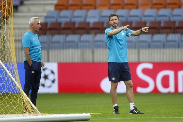 BORISOV , 20-08-2018, Borisov Arena , season 2018 2019, Champions League , training PSV , 1 day before the match FC BATE Borisov - PSV , Bert van Marwijk and trainer coach Mark van Bommel Training PSV in Borisov  x2411401x