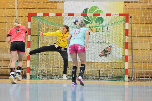 Isabel Roch TusSies Metzingen 26 in goal against Bella Gulden Brest Brittany Handball 9 TusSies Metzingen Handball League stage preparation Tournament 20 08 2018 Photo TBaur Eibner TusSies Metzingen vs Brest Brittany Handball Metzingen Copyright: xEIBNER TobiasxBaurx EP_TBR