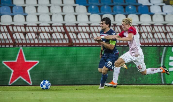 21st August 2018, Rajko Miti& x107; Stadium, Belgrade, Serbia; UEFA Champions League qualifier 1st leg, Red Star Belgrade versus Red Bull Salzburg; Filip Stojkovic of Red Star Belgrade challenges Xaver Schlager of Salzburg  ActionPlus12057466 NikolaxKrstic