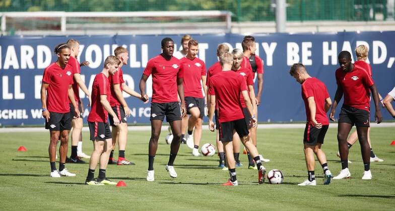 RB Leipzig Training Football Leipzig 22 08 2018 Red Bull Academy Football Rasenballsport Leipzig Training in front of the away game in the Euroleague at Sorja Luhansk Picture of the technical circle with ball Yussuf Poulsen Timo Werner and Ibrahima KonatŽ Konate