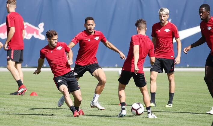 RB Leipzig Training Football Leipzig 22 08 2018 Red Bull Academy Football Rasenballsport Leipzig Training in front of the away game in the Euroleague with Sorja Luhansk In the picture from the left Marcello Saracchi Matheus Cunha Diego Demme Kevin Kampl and Ibrahima KonatŽ Konate