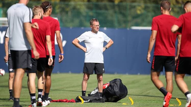RB Leipzig Training Soccer Leipzig 22 08 2018 Red Bull Academy Football Rasenballsport Leipzig Training before the away game in the Euroleague at Sorja Luhansk Picture Coach Ralf Rangnick RB Leipzig
