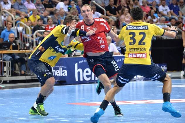 Handball Pixum Super Cup SG Flensburg Handewitt Rhein Neckar Löwen on 22 08 2018 at the ISS Dome in Düsseldorf Jannik Kohlbacher Rhine Neckar Löwen left Holger Glandorf Flensburg center Alexander Petersson Rhein Neckar Löwen right xTTx