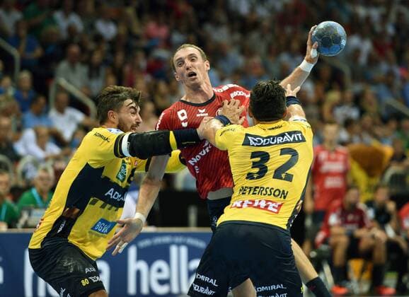 PIXUM Supercup 2018 in Dusseldorf SG Flensburg Handwitt Rhine Neckar Lions 22 08 2018 Holger Glandorf Flensburg Handewitt is prevented by Kohlbacher li and Petersson both Rhein Neckar Löwen litter HM
