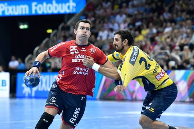 Pixum Cup 1 DKB SG Flensburg Handewitt vs Rhein Neckar Loewen 22 08 2018 ISS Dome Duesseldorf Duesseldorf GER Pixum Cup 1 DKB SG Flensburg Handewitt vs Rhein Neckar Loewen im Bild Ramus Lauge SG Flensburg Handewitt 25 against Ilja Abutovic Rhein Neckar Löwen 20 nordphotox xFreund nph00018