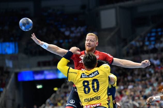 Pixum Cup 1 DKB SG Flensburg Handewitt vs Rhein Neckar Loewen 22 08 2018 ISS Dome Duesseldorf Duesseldorf GER Pixum Cup 1 DKB SG Flensburg Handewitt vs Rhein Neckar Loewen in the picture Jim Gottfridsson SG Flensburg Handewitt 24 against Janine Kohlbacher Rhein Neckar Löwen 80 nordphotox xFreund nph00018