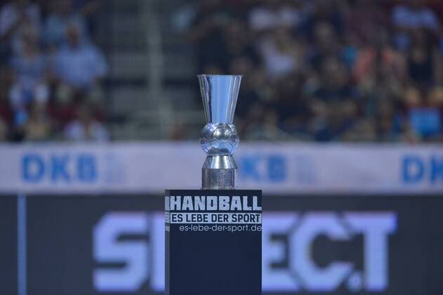 GER Pixum Cup 1 DKB SG Flensburg Handewitt vs Rhein Neckar Loewen 22 08 2018 ISS Dome Duesseldorf Duesseldorf GER Pixum Cup 1 DKB SG Flensburg Handewitt vs Rhein Neckar Loewen in the picture of the cup nordphotox xFreund nph00018