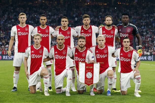 (Top Row L-R) Matthijs de Ligt of Ajax, Noussair Mazraoui of Ajax, Dusan Tadic of Ajax, Klaas Jan Huntelaar of Ajax, Daley Blind of Ajax, Ajax goalkeeper Andre Onana (Front row L-R) Frenkie de Jong of Ajax, Hakim Ziyech of Ajax, Lasse Schone of Ajax, Donny van de Beek of Ajax, Nico Tagliafico of Ajax during the UEFA Champions League play offs round first leg match between Ajax Amsterdam and Dynamo Kyiv at the Johan Cruijff Arena on August 22, 2018 in Amsterdam, The Netherlands UEFA Champions League 2018 2019 xVIxVIxImagesx xMauricexvanxSteenxIVx 11857403