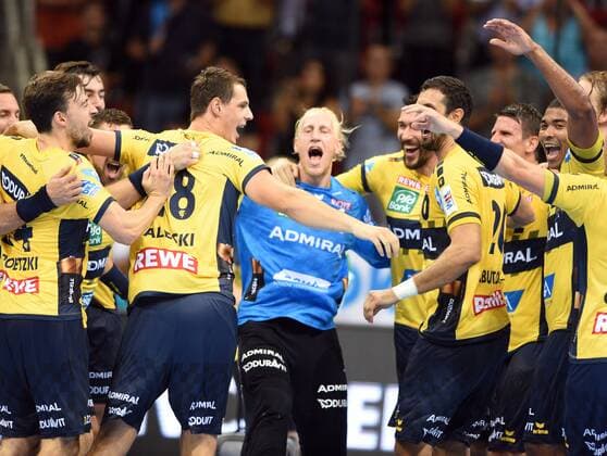 PIXUM Supercup 2018 in Dusseldorf SG Flensburg Handwitt Rhine Neckar Lions 22 08 2018 Cheers Rhine Neckar Lions after the final siren middle Tw Appelgren HM