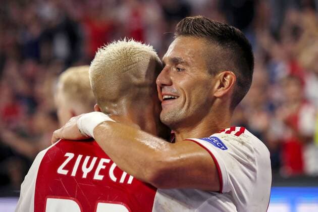 (L-R) Hakim Ziyech of Ajax, Dusan Tadic of Ajax during the UEFA Champions League play offs round first leg match between Ajax Amsterdam and Dynamo Kyiv at the Johan Cruijff Arena on August 22, 2018 in Amsterdam, The Netherlands UEFA Champions League 2018 2019 xVIxVIxImagesx xMauricexvanxSteenxIVx 11857431