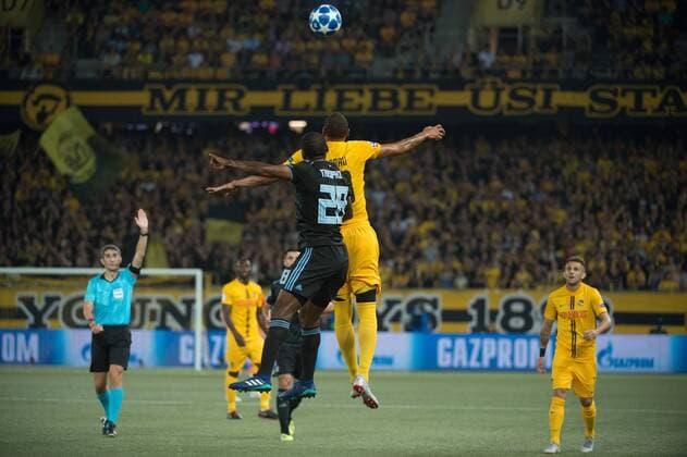 Soccer UCL Play off BSC Young Boys Dinamo Zagreb Berne 22 08 2018 Football Uefa Champions League Play off Season 2018 2019 BSC Young Boys Dinamo Zagreb Guillaume Hoarau YB vs. Kevin Theophile Catherine Dinamo