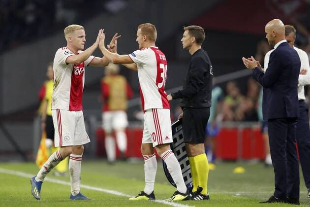 (L-R) Donny van de Beek of Ajax, Dani de Wit of Ajax, Ajax coach Erik ten Hag during the UEFA Champions League play offs round first leg match between Ajax Amsterdam and Dynamo Kyiv at the Johan Cruijff Arena on August 22, 2018 in Amsterdam, The Netherlands UEFA Champions League 2018 2019 xVIxVIxImagesx xMauricexvanxSteenxIVx 11857688