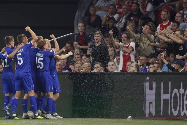 (L-R) Artem Besedin of Dynamo Kyiv, Serhiy Sydorchuk of Dynamo Kyiv, Tomasz Kedziora of Dynamo Kyiv, Viktor Tsygankov of Dynamo Kyiv during the UEFA Champions League play offs round first leg match between Ajax Amsterdam and Dynamo Kyiv at the Johan Cruijff Arena on August 22, 2018 in Amsterdam, The Netherlands UEFA Champions League 2018 2019 xVIxVIxImagesx xMauricexvanxSteenxIVx 11857883