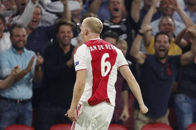 Donny van de Beek of Ajax during the UEFA Champions League play offs round first leg match between Ajax Amsterdam and Dynamo Kyiv at the Johan Cruijff Arena on August 22, 2018 in Amsterdam, The Netherlands UEFA Champions League 2018 2019 xVIxVIxImagesx xMauricexvanxSteenxIVx 11857884