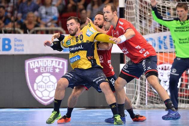 Handball Pixum Super Cup SG Flensburg Handewitt Rhein Neckar Löwen on 22 08 2018 at the ISS Dome in Düsseldorf Jannik Kohlbacher Rhein Neckar Löwen left Simon Hald Flensburg right Tobias Karlsson Flensburg behind xTTx