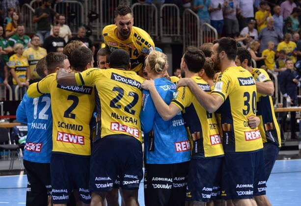 Handball Pixum Super Cup SG Flensburg Handewitt Rhein Neckar Löwen on 22 08 2018 at the ISS Dome in Düsseldorf The players of the Rhein Neckar Löwen are happy about the victory xTTx