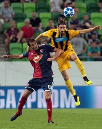 22.08.2018 Budapest(Hungary) FC Vidi-FC AEK Athens play off champions league men s football Marios Oikonomou(r)FC AEK Athens, Marko Scepovic(L) FC Vidi : 