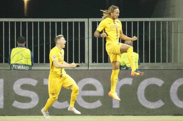 (180823) -- BERN, Aug. 23, 2018 -- Kevin Mbabu (R) of Young Boys celebrates scoring during the first leg match of UEFA Champions League play-offs between Young Boys and Dinamo Zagreb at the Stade de Suisse in Bern, Switzerland, Aug. 22, 2018. The match ended in a 1-1 draw. ) (SP)SWITZERLAND-BERN-UEFA CHAMPIONS LEAGUE PLAY-OFF-YOUNG BOYS VS DINAMO ZAGREB RubenxSprich 