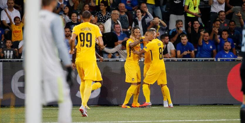 22 08 2018 Stade de Suisse Bern SWITZERLAND Season 2018 2019 Mens Football Champions League Qualifier First leg BSC Young Boys Bern Dinamo Zagreb Cheers after Kevin Mbabus 2-minute strike included Djibril Sow and Christian Fassnacht YB