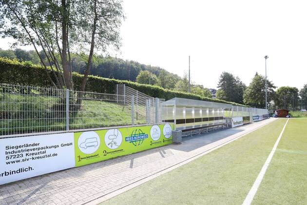 The reconstruction work on the Hercules Arena Heimstaette from the 1 FC Kaan Marienborn 07 Regionalliga West are completed the fence in the guest block is and the new coach seats are installed thus the home game can be played next Saturday against the SC Verl in the Hercules Arena be the last little work in progress yet Soccer Regional League West Herkules Arena Conversion on 23 08 2018 in Siegen Kaan Marienborn Germany