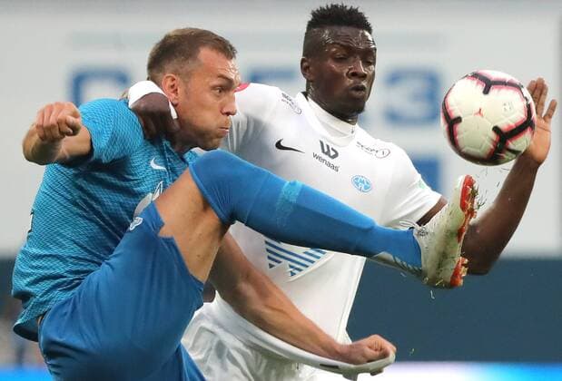 ST PETERSBURG, RUSSIA â€“ AUGUST 23, 2018: FC Zenit St Petersburg s Artyom Dzyuba (L) and Babacar Sarrin action in Leg 1 of their 2018â€“19 UEFA Europa League play-off round football match at Saint Petersburg Stadium. Alexander Demianchuk TASS  TS08DBD0