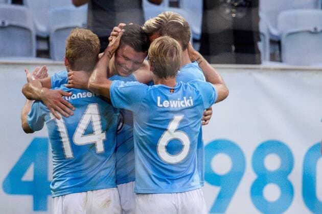 180823 Marcus Antonsson or Malmö FF celebrates the 2 0 goal during the UEFA Europe League qualifying match between Malmö FF and Midtjylland on August 23, 2018 in Malmö Photo Ludvig Thunman BILDBYRAN code LT 35525  Copyright: LUDVIGxTHUNMAN BB180823LT029
