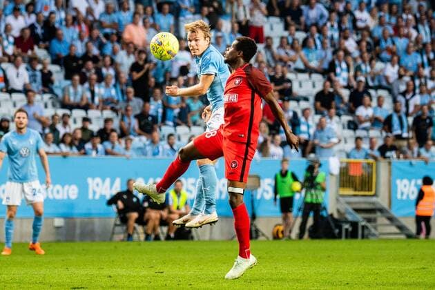 180823 Frank Ogochukwu or Midtjylland and Oscar Lewicki of Malmö FF during the UEFA Europe League qualifying match between Malmö FF and Midtjylland on August 23, 2018 in Malmö Photo Ludvig Thunman BILDBYR N code LT 35525  Copyright: LUDVIGxTHUNMAN BB180823LT038