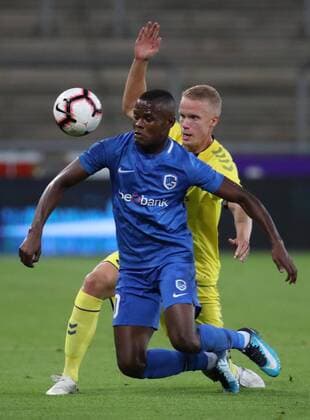 Genk s Aly Mbwana Samatta and Brondby s Hjortur Hermannsson fight for the ball during a soccer game between Belgian team KRC Genk and Danish club Brondby IF, Thursday 23 August 2018 in Genk, the first leg of the play off for the UEFA Europa League competition. VIRGINIExLEFOUR  x05411612x