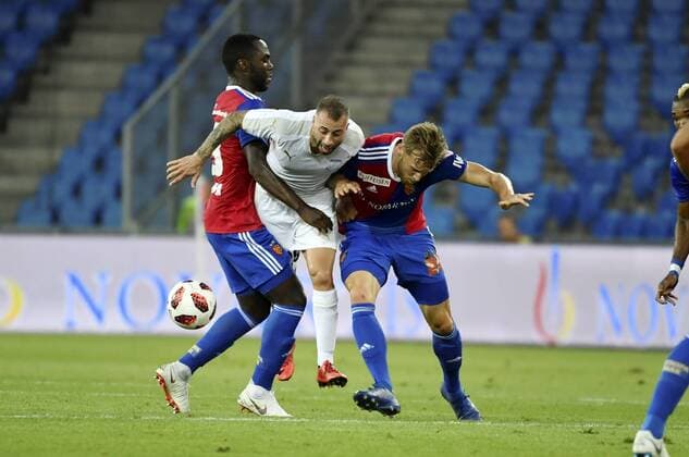 23 08 2018 Basel Football Men Season 2018 2019 Europa League Qualifiers FC Basel Apollon Limassol FC Action In the picture Eder Balanta and Fabian Frei FC Basel against Fotis Papoulis Limassol