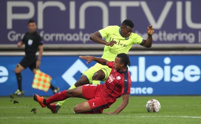 GHENT, BELGIUM - AUGUST 23 : Jules Kounde and Taiwo Awoniyi fight for the ball during the first leg of the Uefa Europa League play-off match between Kaa Gent and Girondins de Bordeaux on August 23, 2018 in Ghent, Belgium. (Photo by Vincent Van Doornick Is Kaa Gent vs Bordeaux  x2414928x