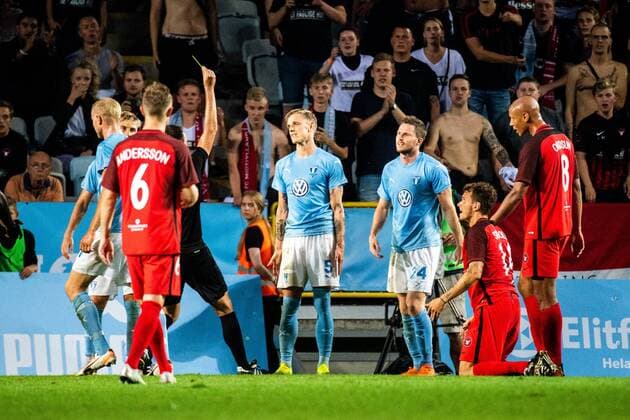 180823 Sören Rieks of Malmö FF receives a warning during the UEFA Europa League qualifying match between Malmö FF and Midtjylland on August 23, 2018 in Malmö Photo Ludvig Thunman BILDBYR N code LT 35525  Copyright: LUDVIGxTHUNMAN BB180823LT075