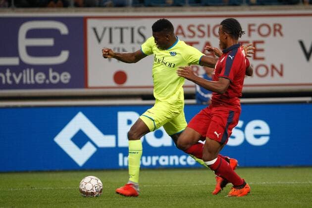 Gent s Taiwo Awoniyi and Bordeaux s Jules Kounde fight for the ball during a soccer game between Belgian club KAA Gent and French team FC Girondins de Bordeaux, Thursday 23 August 2018 in Gent, the first leg of the play off for the UEFA Europa League competition. KURTxDESPLENTER  x05411622x