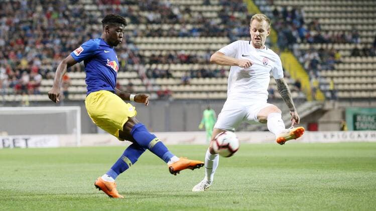 Luhansk RB Leipzig Soccer Euro League Qualifiers Zaporozhye Ukraine 23 08 2018 Slawutytsch Arena Soccer UEFA Europa League Qualification Playoff HIN FK Sorja Luhansk UKR vs RB Leipzig GER The picture of l Nordi Mukiele 22 RB Leipzig and Dmytro Kohomchenovsky 10 Luhansk