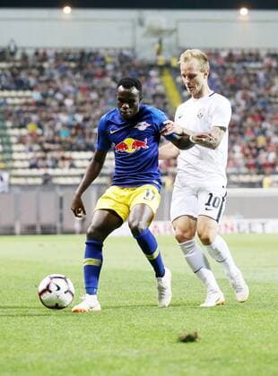 Luhansk RB Leipzig Soccer Euro League Qualifiers Zaporozhye Ukraine 23 08 2018 Slawutytsch Arena Soccer UEFA Europa League Playoff Qualification NO FK Sorja Luhansk UKR vs RB Leipzig GER Pictured l Bruma 17 RB Leipzig and Dmytro Kohomchenovskiy 10 Luhansk