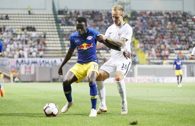 Luhansk RB Leipzig Soccer Euro League Qualifiers Zaporozhye Ukraine 23 08 2018 Slawutytsch Arena Soccer UEFA Europa League Playoff Qualification NO FK Sorja Luhansk UKR vs RB Leipzig GER Pictured l Bruma 17 RB Leipzig and Dmytro Kohomchenovskiy 10 Luhansk