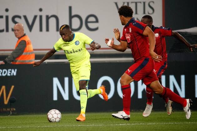 Bordeaux s Pablo and Gent s Jean-Luc Dompe fight for the ball during a soccer game between Belgian club KAA Gent and French team FC Girondins de Bordeaux, Thursday 23 August 2018 in Gent, the first leg of the play off for the UEFA Europa League competition. KURTxDESPLENTER  x05411642x