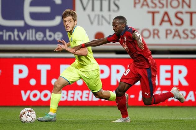 Gent s Giorgi Chakvetadze and Bordeaux s Maxime Poundje fight for the ball during a soccer game between Belgian club KAA Gent and French team FC Girondins de Bordeaux, Thursday 23 August 2018 in Gent, the first leg of the play off for the UEFA Europa League competition. KURTxDESPLENTER  x05411679x