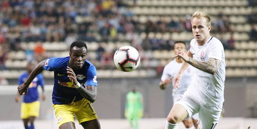 Luhansk RB Leipzig Soccer Euro League Qualifiers Zaporozhye Ukraine 23 08 2018 Slawutytsch Arena Soccer UEFA Europa League Playoff Qualification NO FK Sorja Luhansk UKR vs RB Leipzig GER Pictured l Bruma 17 RB Leipzig and Dmytro Kohomchenovsky 10 Luhansk