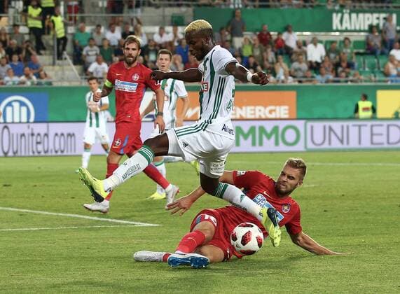 SOCCER - EL, qualification, Rapid vs Steaua VIENNA,AUSTRIA,23.AUG.18 - SOCCER - UEFA Europa League, qualification, play off, SK Rapid Wien vs Steaua Bukarest. Image shows Boli Bolingoli (Rapid) and Bogdan Planic (Steaua Bukarest). Keywords: Wien Energie. GEPAxpictures xChristianxOrt