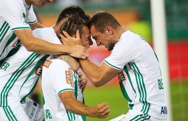 SOCCER - EL, qualification, Rapid vs Steaua VIENNA,AUSTRIA,23.AUG.18 - SOCCER - UEFA Europa League, qualification, play off, SK Rapid Wien vs Steaua Bukarest. Image shows the rejoicing of Stefan Schwab (Rapid) and Veton Berisha (Rapid). Keywords: Wien Energie. GEPAxpictures xPhilippxBrem