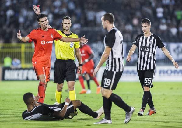 23rd August 2018, Partizan Stadium, Belgrade, Serbia; UEFA Europa League qualification 1st leg, Partizan versus Besiktas; Pepe of Besiktas reacts after the referee awards a free kick  ActionPlus12057535 NikolaxKrstic