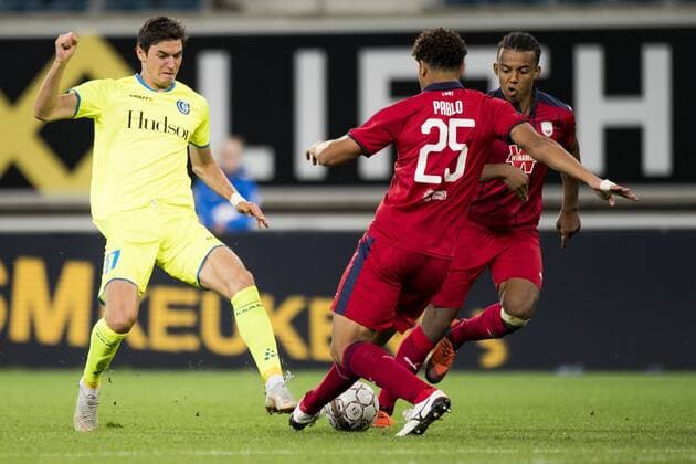 Gent s Roman Yaremchuk and Bordeaux s Pablo fight for the ball during a soccer game between Belgian club KAA Gent and French team FC Girondins de Bordeaux, Thursday 23 August 2018 in Gent, the first leg of the play off for the UEFA Europa League competition. JASPERxJACOBS  x05411760x