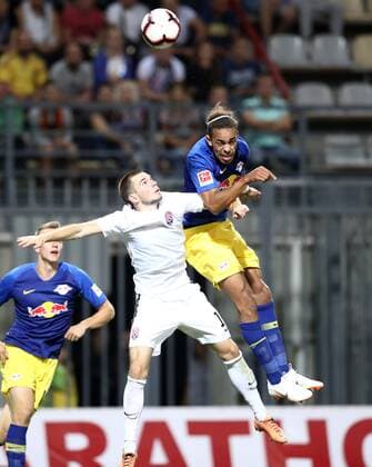 Luhansk RB Leipzig Soccer Euro League Qualifiers Zaporozhye Ukraine 23 08 2018 Slawutytsch Arena Soccer UEFA Europa League Qualification Playoff HIN FK Sorja Luhansk UR vs RB Leipzig GER Pictured l Bogdan Mykhaylychenko 14 Luhansk and Yussuf Poulsen 9 RB Leipzig