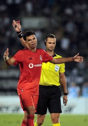 23.08.2018 Belgrade(Serbia) FK Partizan-Besiktas JK play off Europa League men s football Pepe(L)Besiktas JK,Ivan Kruzilak(R) Slovakian referee : 